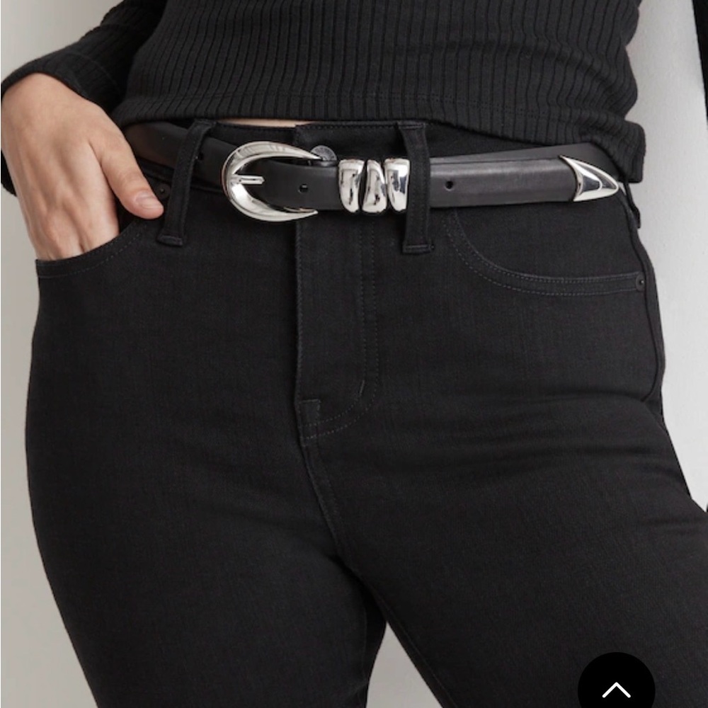 Elegant Black Leather Belt with Silver Accents